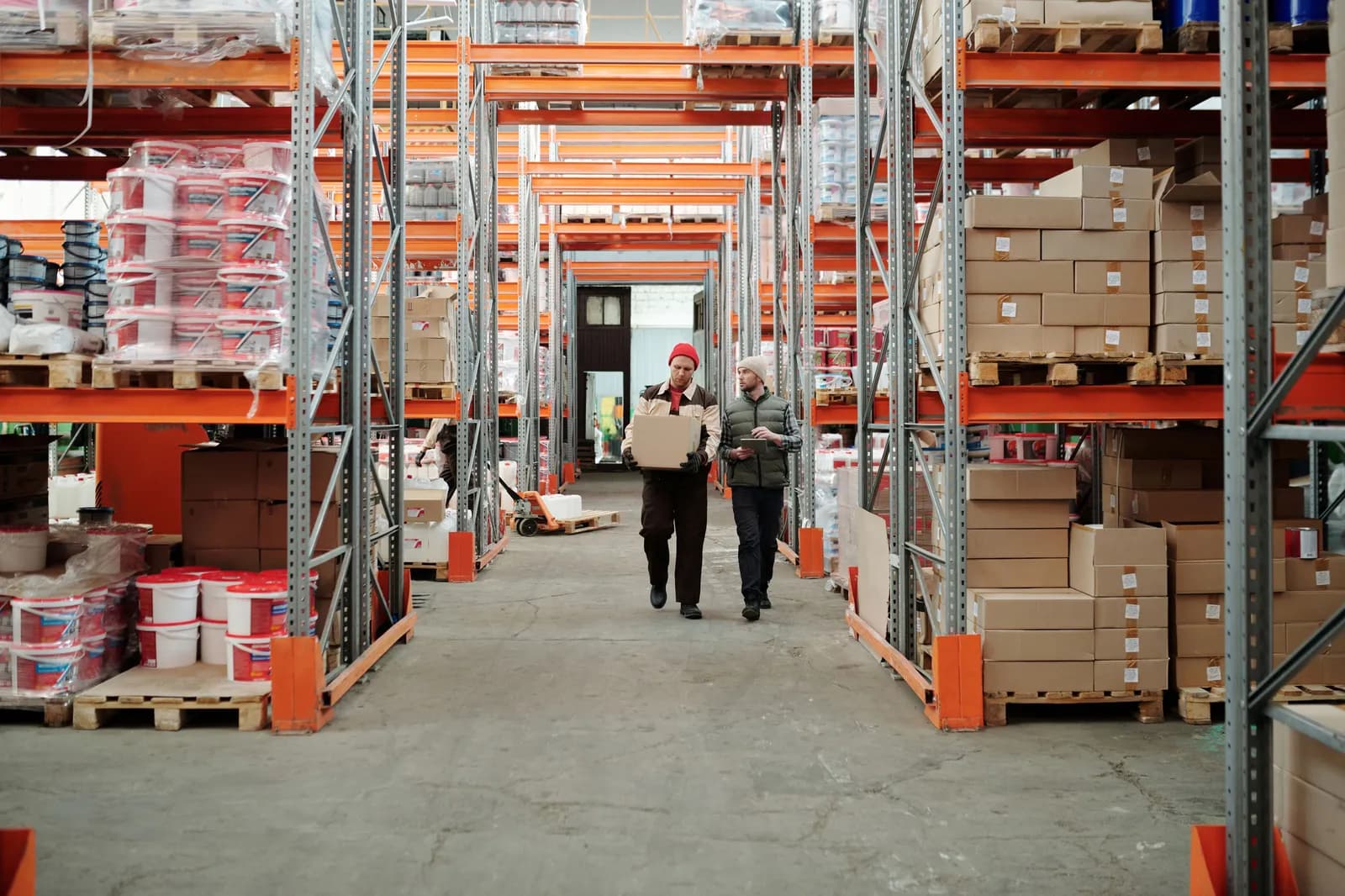Entrepôt de distribution B2B en activité