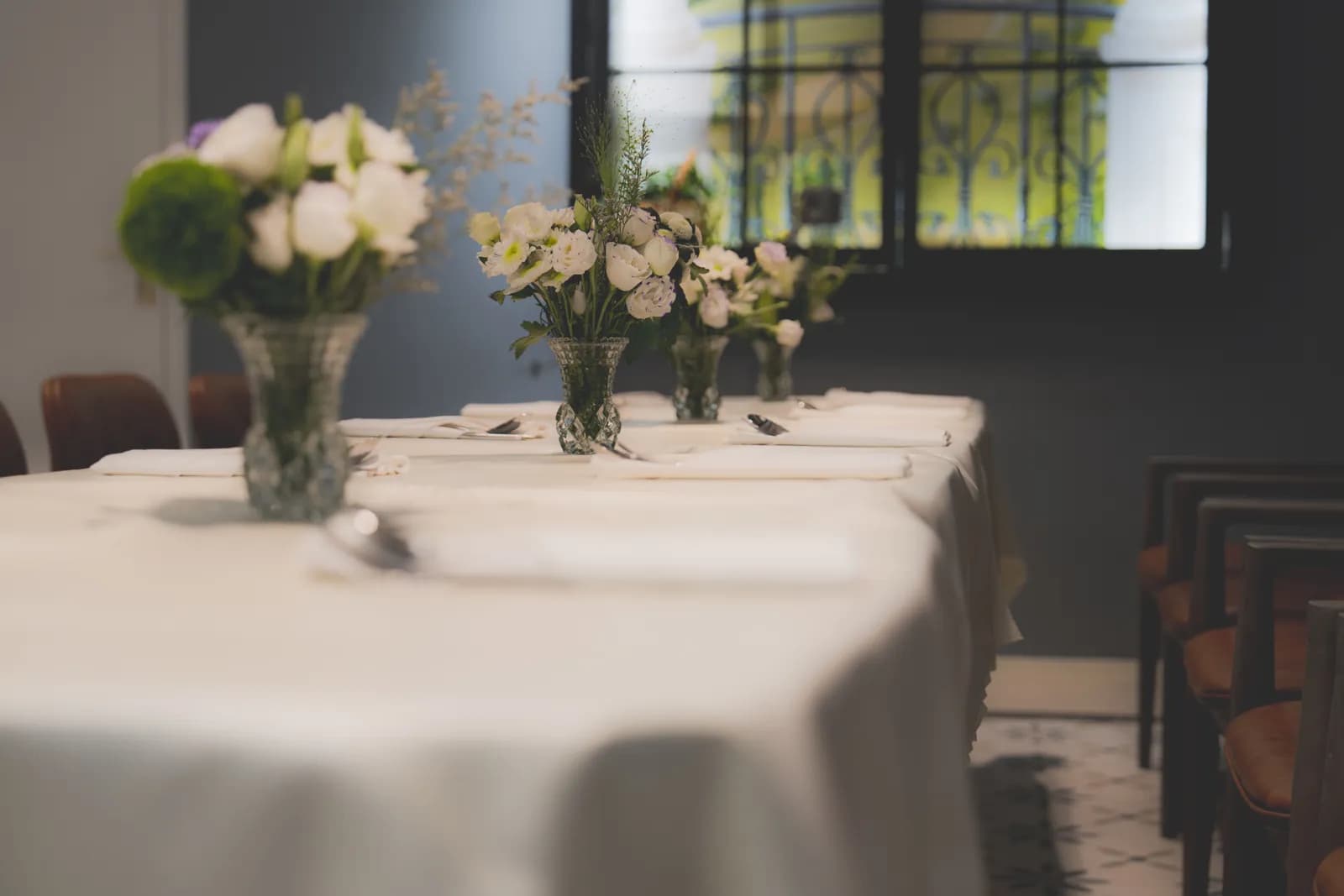 Salle de restaurant à l'ambiance soignée