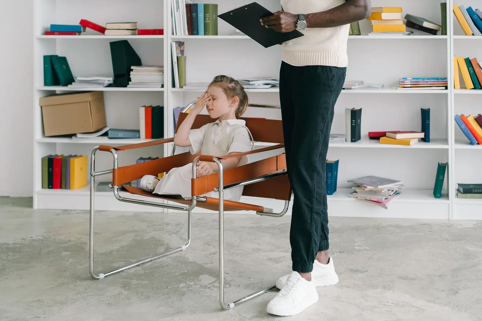 Orthophoniste en séance avec un enfant