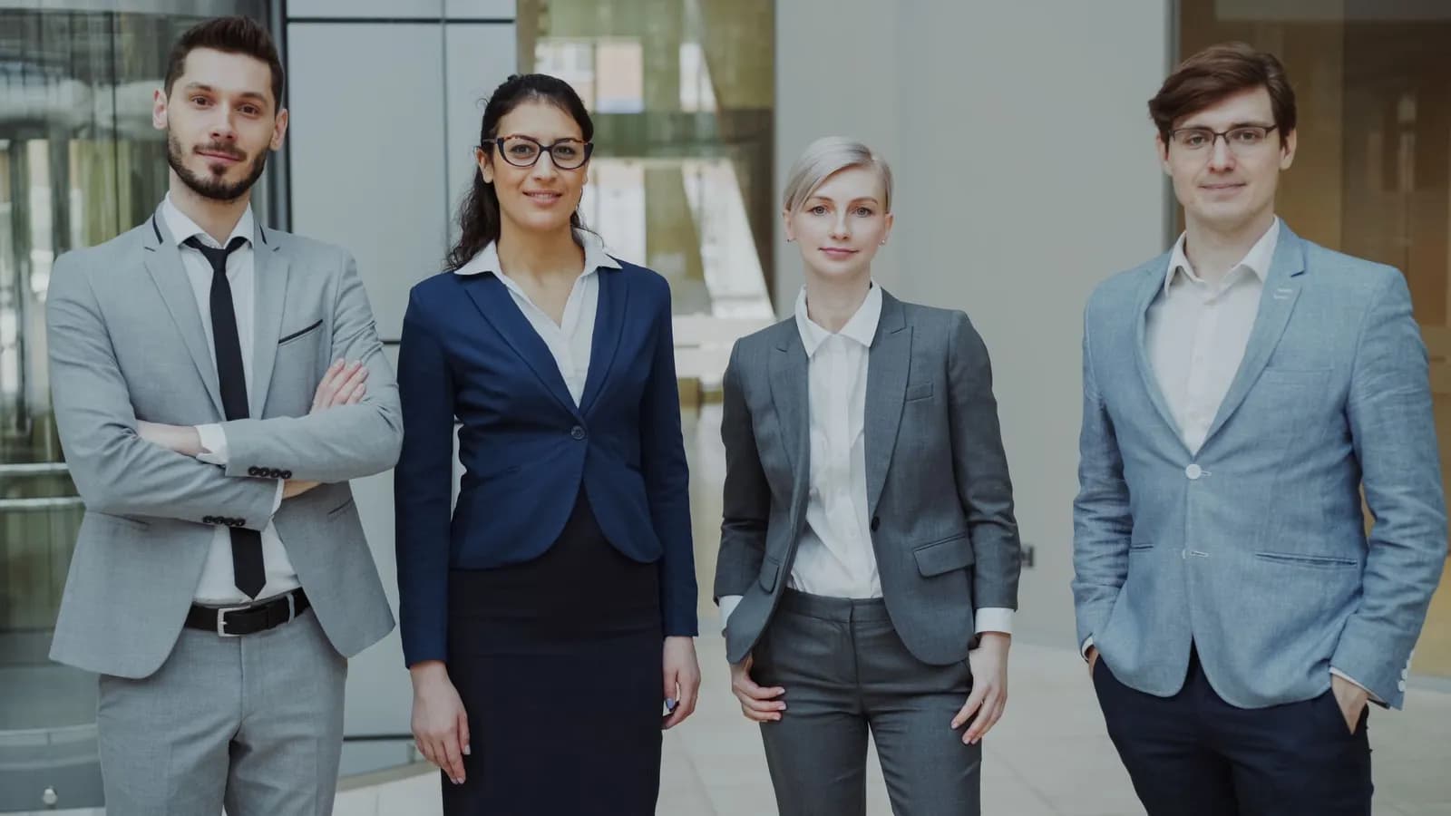 Équipe d'un cabinet de gestion RH et paie en réunion